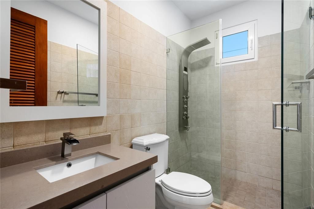 For Sale: $1,750,000 (5 beds, 4 baths, 3000 Square Feet)