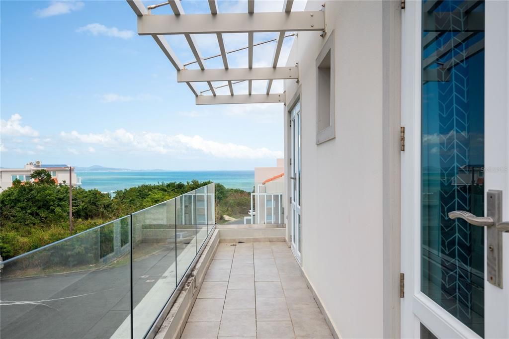 For Sale: $1,750,000 (5 beds, 4 baths, 3000 Square Feet)