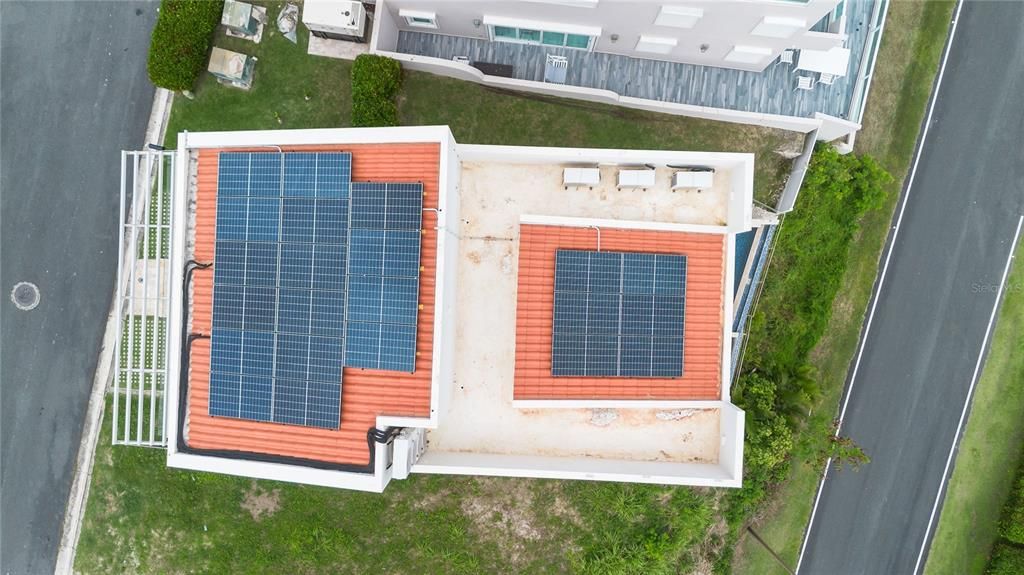 For Sale: $1,750,000 (5 beds, 4 baths, 3000 Square Feet)