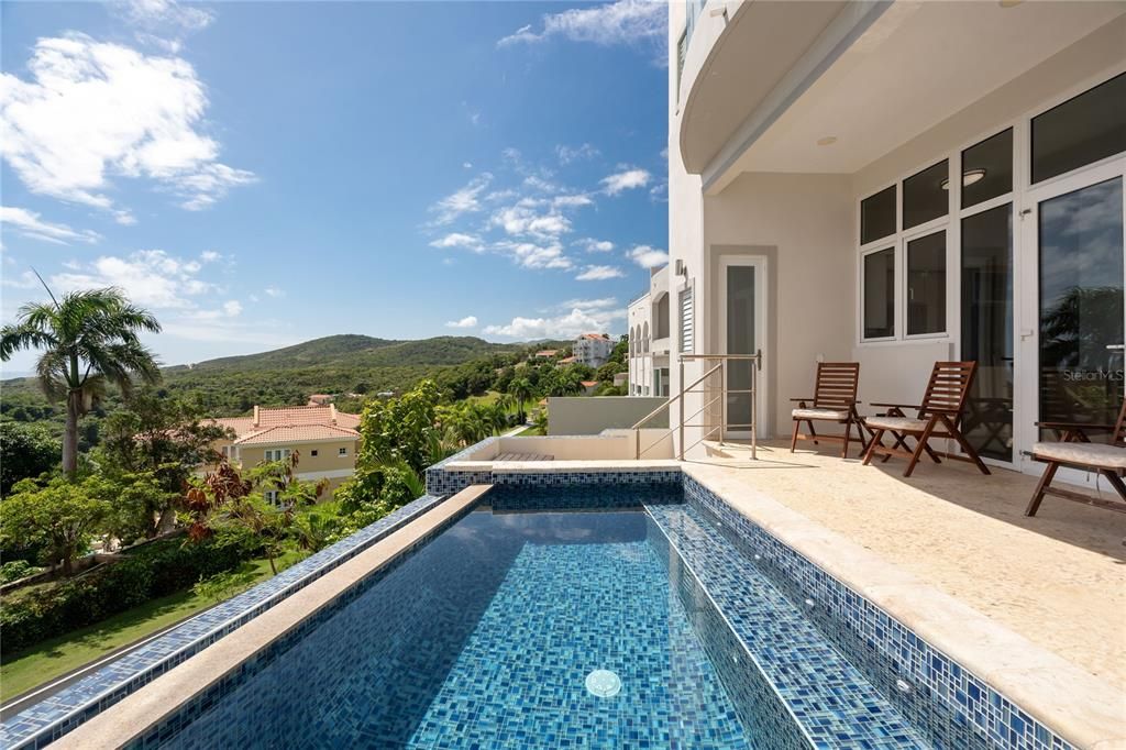 For Sale: $1,750,000 (5 beds, 4 baths, 3000 Square Feet)