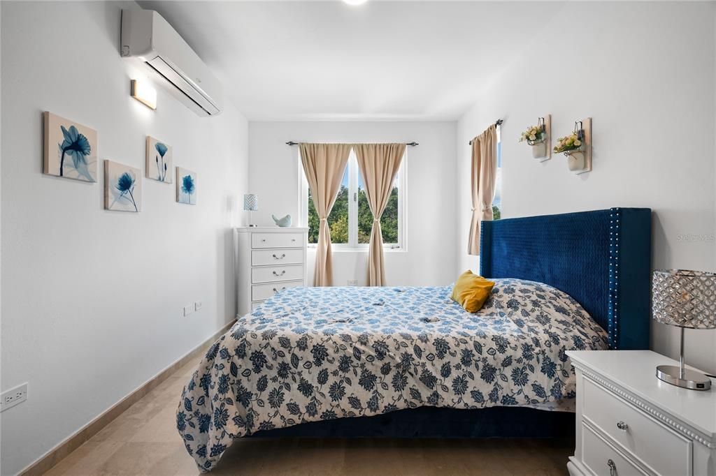 For Sale: $1,750,000 (5 beds, 4 baths, 3000 Square Feet)