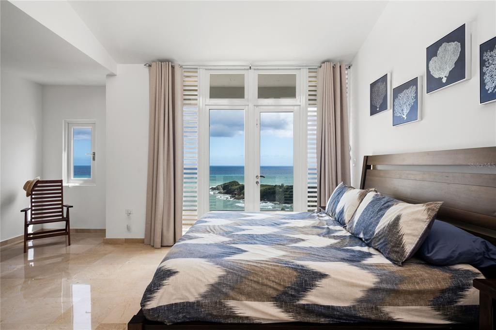 For Sale: $1,750,000 (5 beds, 4 baths, 3000 Square Feet)