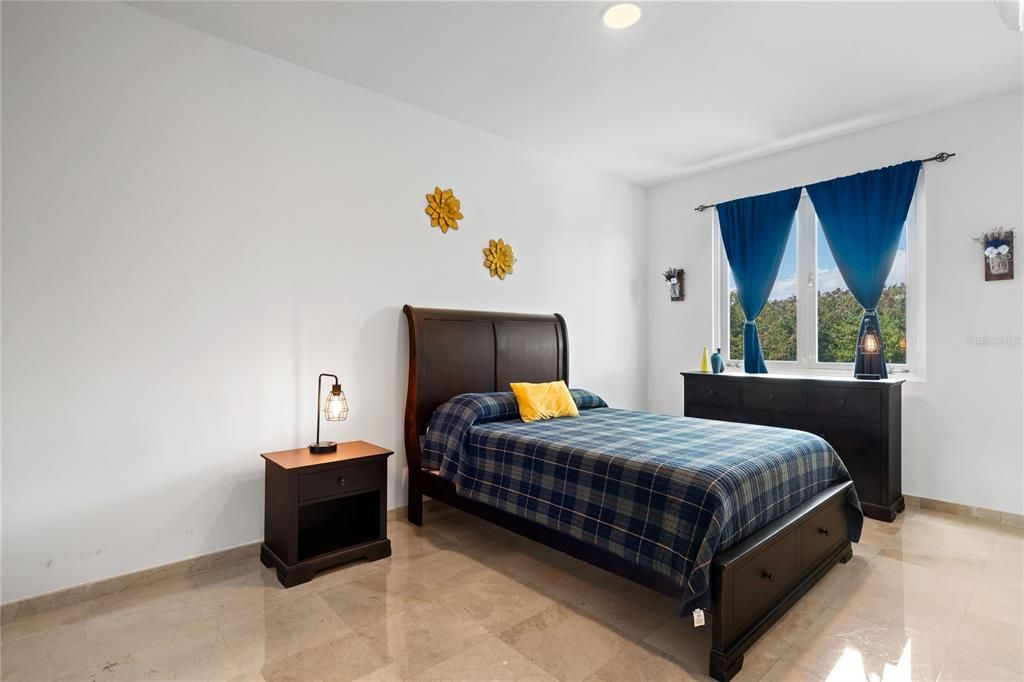 For Sale: $1,750,000 (5 beds, 4 baths, 3000 Square Feet)