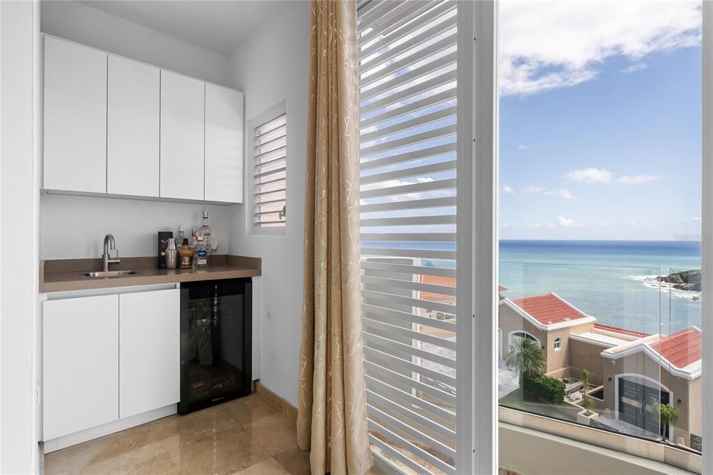 For Sale: $1,750,000 (5 beds, 4 baths, 3000 Square Feet)