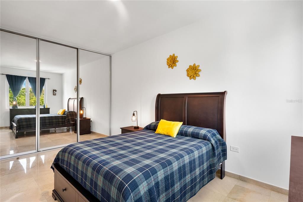 For Sale: $1,750,000 (5 beds, 4 baths, 3000 Square Feet)