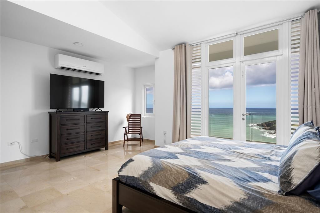 For Sale: $1,750,000 (5 beds, 4 baths, 3000 Square Feet)