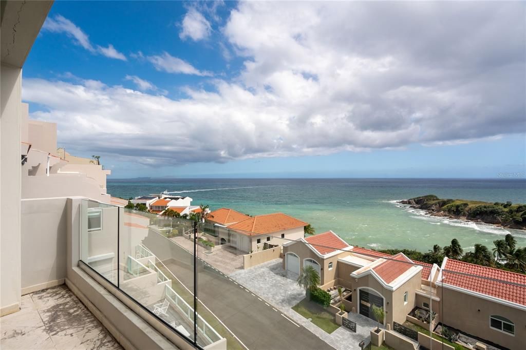 For Sale: $1,750,000 (5 beds, 4 baths, 3000 Square Feet)