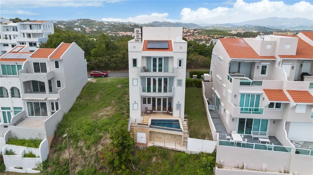 For Sale: $1,750,000 (5 beds, 4 baths, 3000 Square Feet)