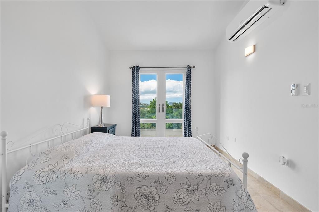 For Sale: $1,750,000 (5 beds, 4 baths, 3000 Square Feet)