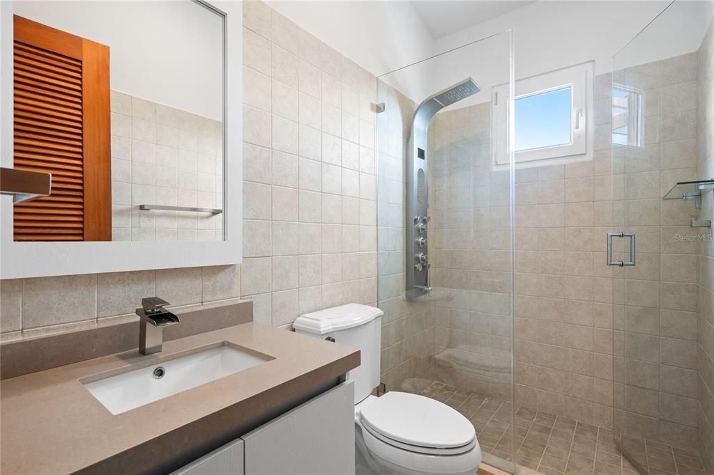 For Sale: $1,750,000 (5 beds, 4 baths, 3000 Square Feet)