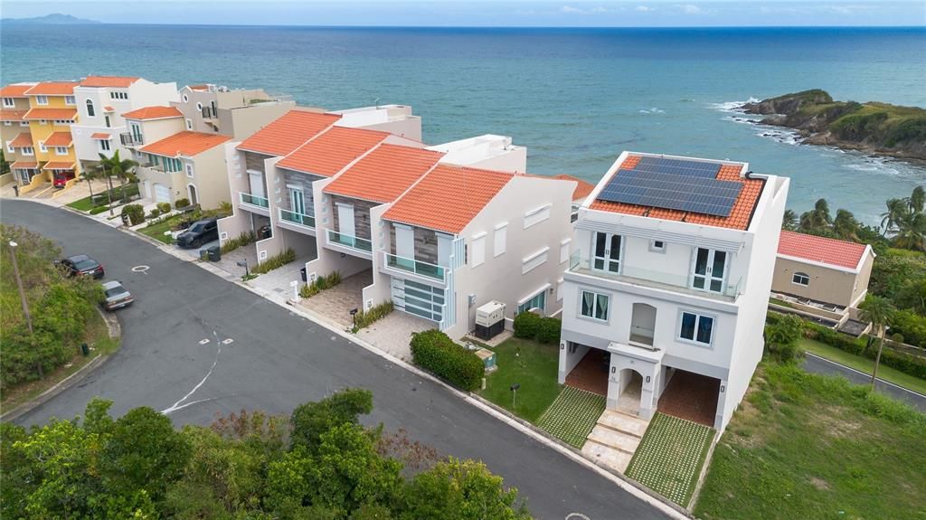 For Sale: $1,750,000 (5 beds, 4 baths, 3000 Square Feet)