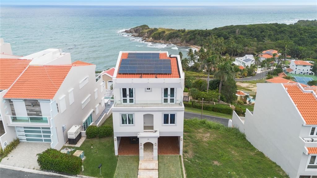 For Sale: $1,750,000 (5 beds, 4 baths, 3000 Square Feet)