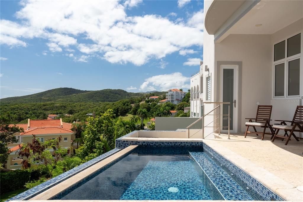 For Sale: $1,750,000 (5 beds, 4 baths, 3000 Square Feet)