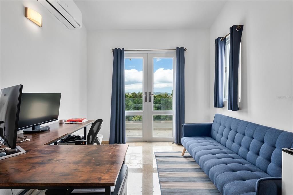 For Sale: $1,750,000 (5 beds, 4 baths, 3000 Square Feet)