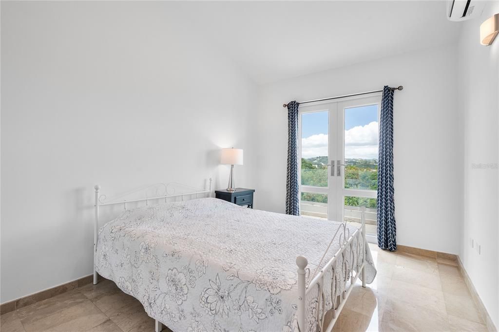 For Sale: $1,750,000 (5 beds, 4 baths, 3000 Square Feet)