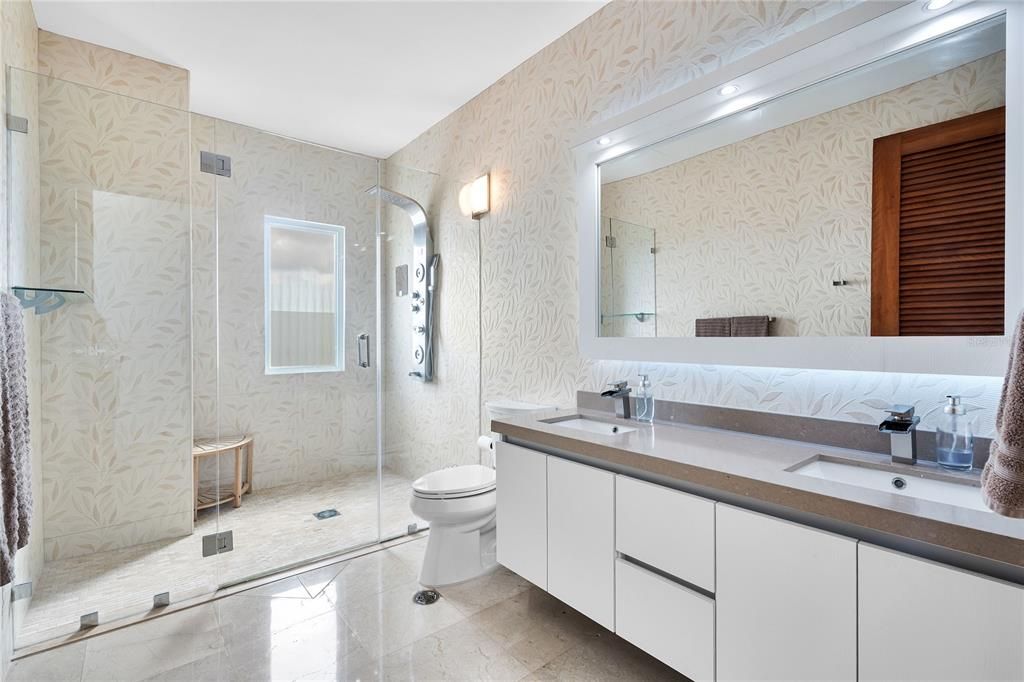 For Sale: $1,750,000 (5 beds, 4 baths, 3000 Square Feet)