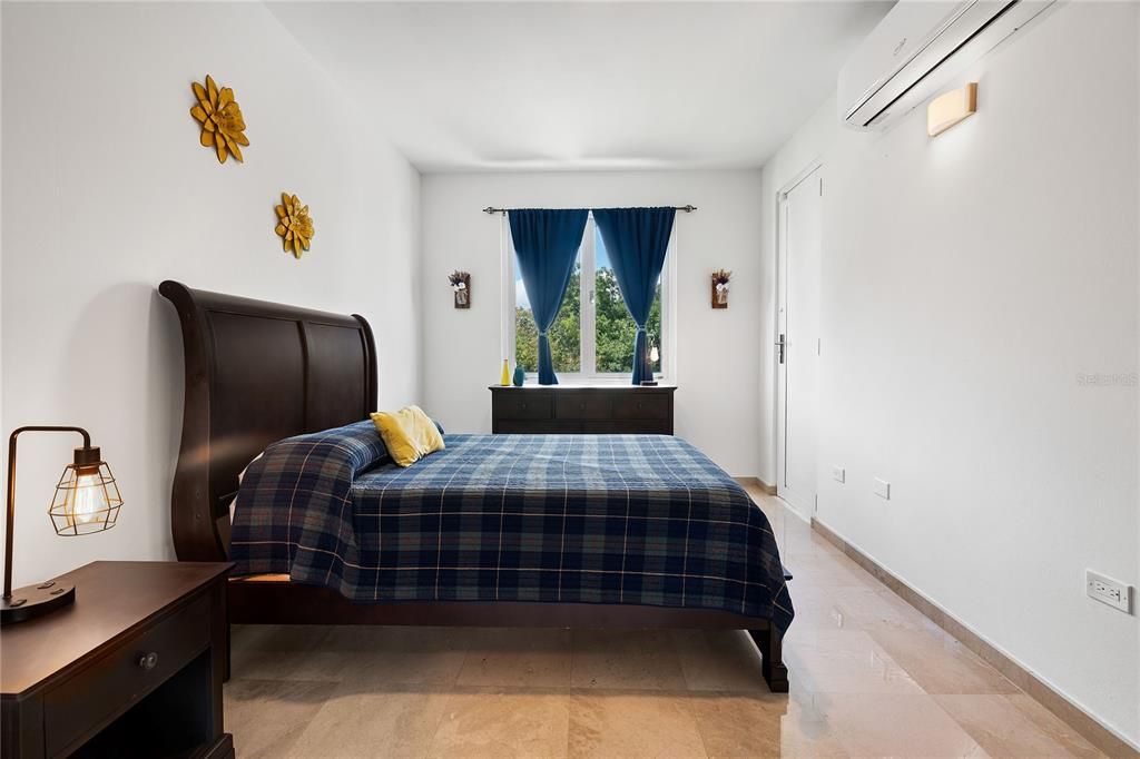 For Sale: $1,750,000 (5 beds, 4 baths, 3000 Square Feet)