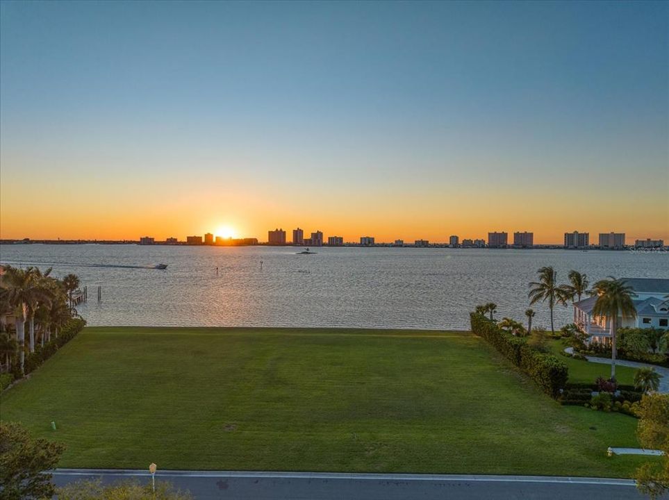 待售: $6,900,000 (1.05 acres)