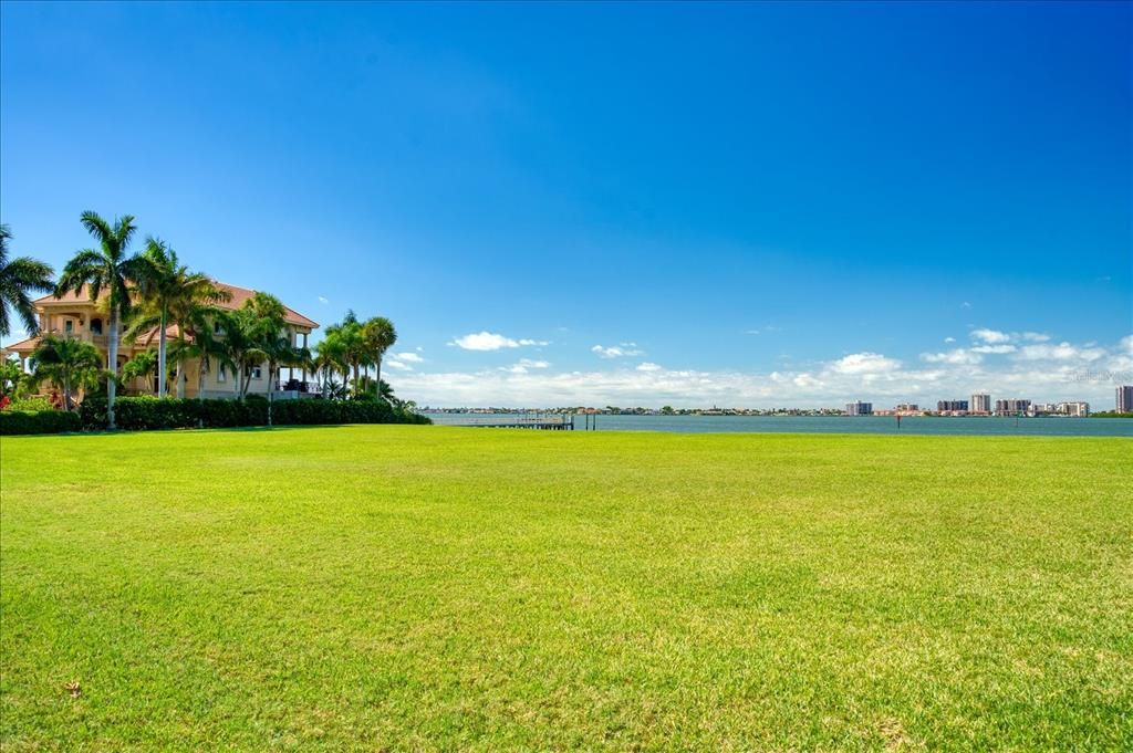 待售: $6,900,000 (1.05 acres)