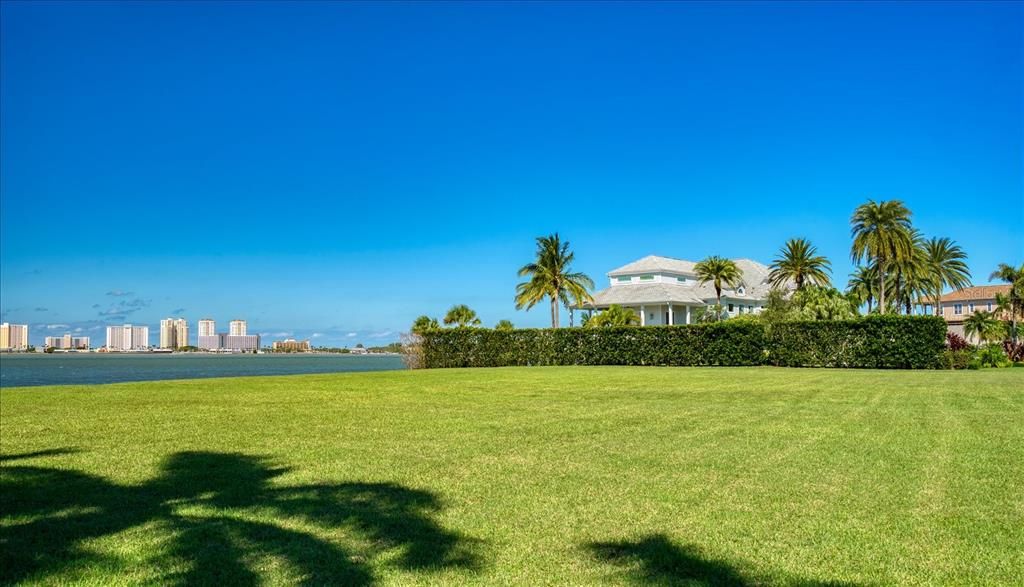 待售: $6,900,000 (1.05 acres)