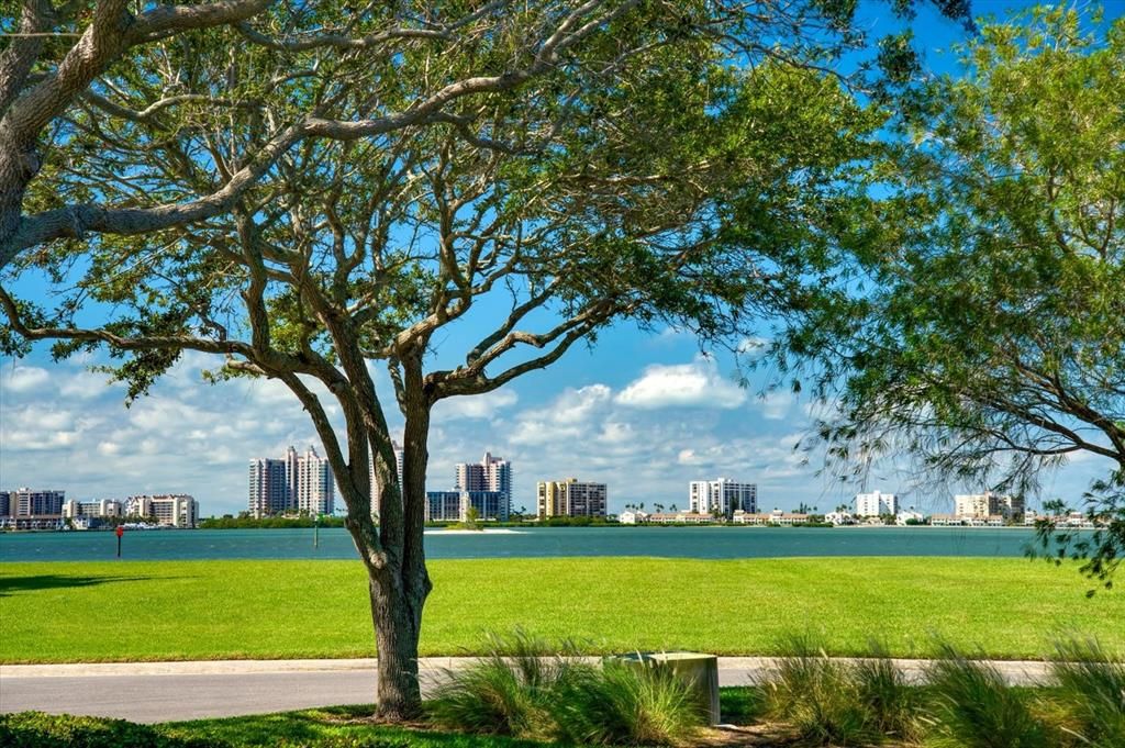 待售: $6,900,000 (1.05 acres)