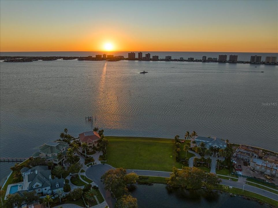 待售: $6,900,000 (1.05 acres)