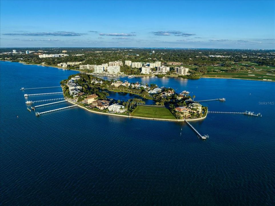 待售: $6,900,000 (1.05 acres)