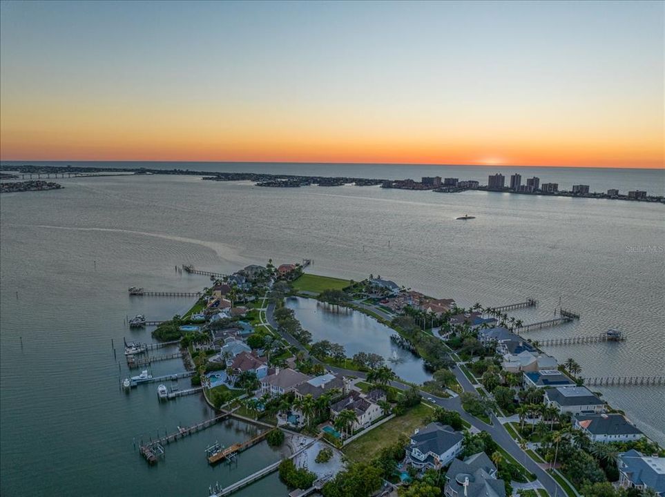 待售: $6,900,000 (1.05 acres)