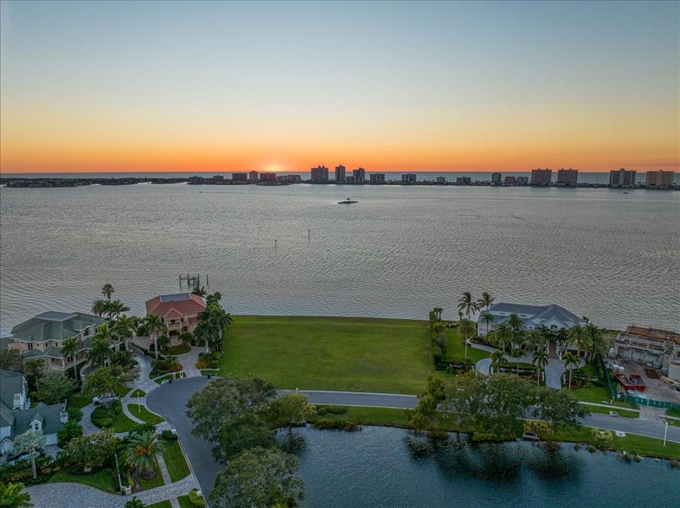 待售: $6,900,000 (1.05 acres)