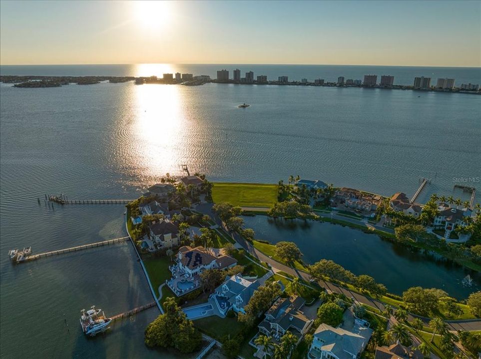 待售: $6,900,000 (1.05 acres)