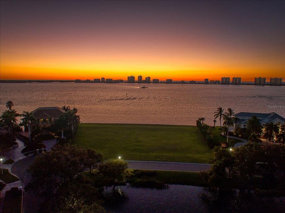 待售: $6,900,000 (1.05 acres)