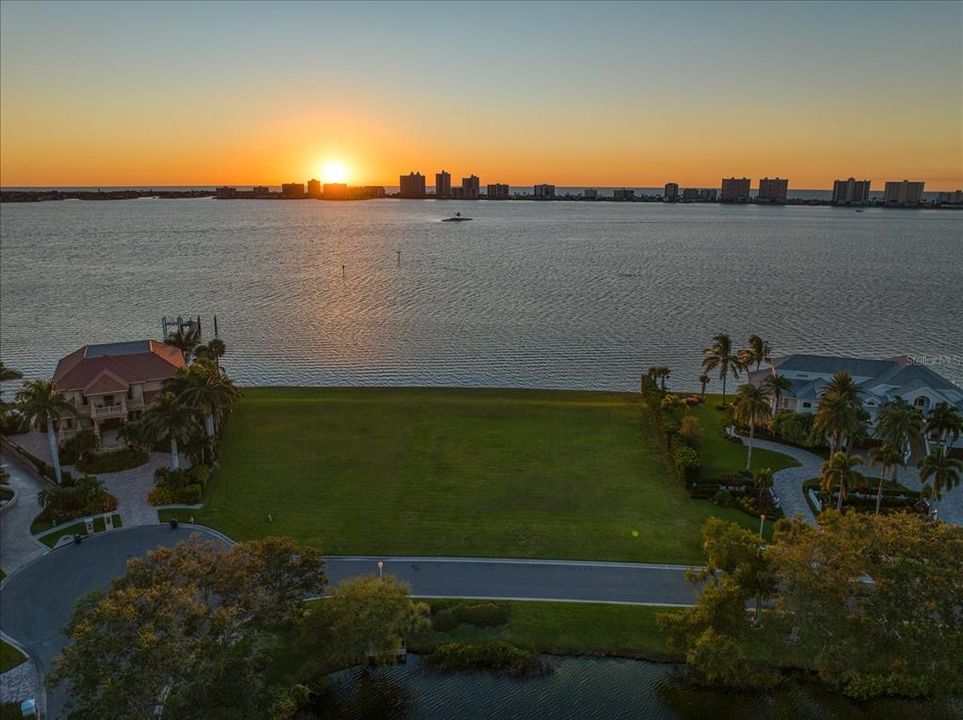 待售: $6,900,000 (1.05 acres)