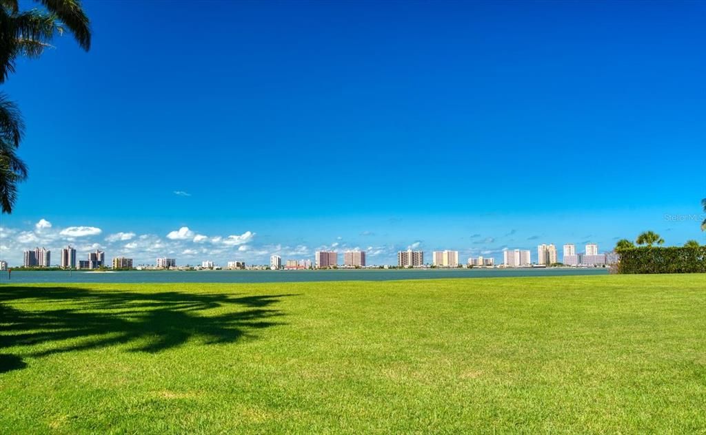 待售: $6,900,000 (1.05 acres)