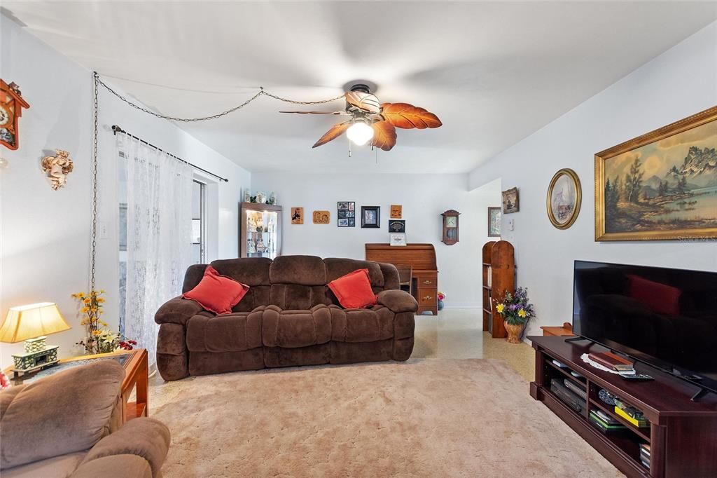 На продажу: $275,000 (2 спален, 2 ванн, 1749 Квадратных фут)