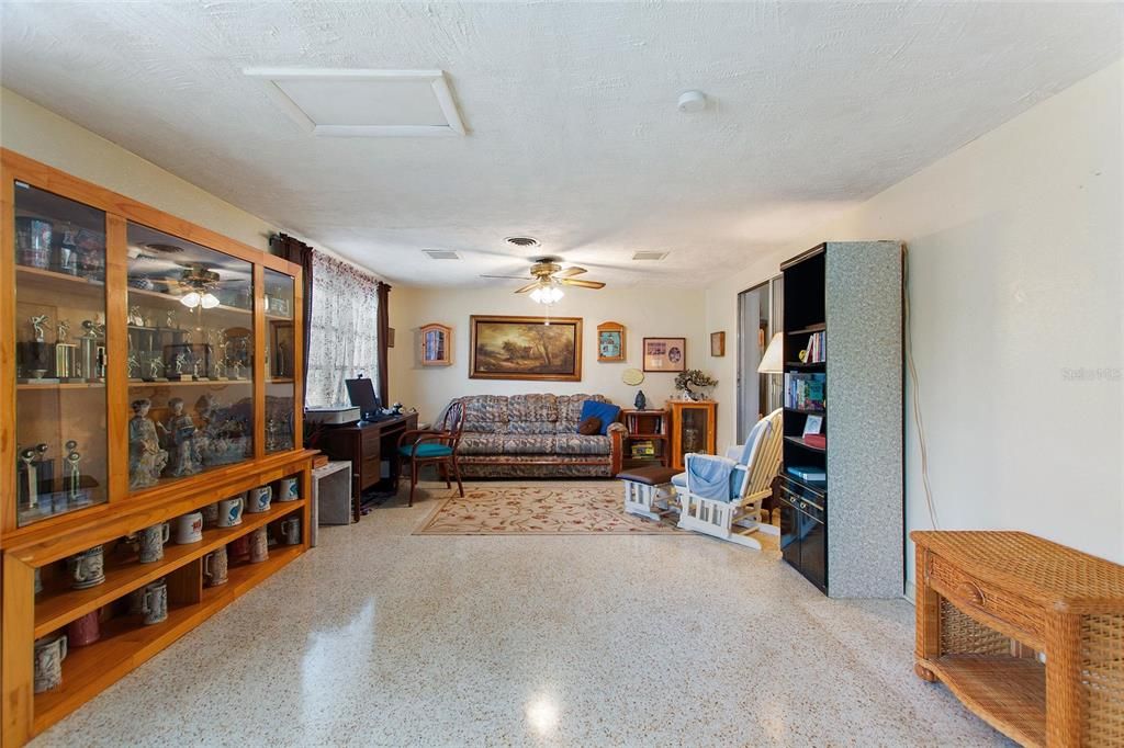 На продажу: $275,000 (2 спален, 2 ванн, 1749 Квадратных фут)