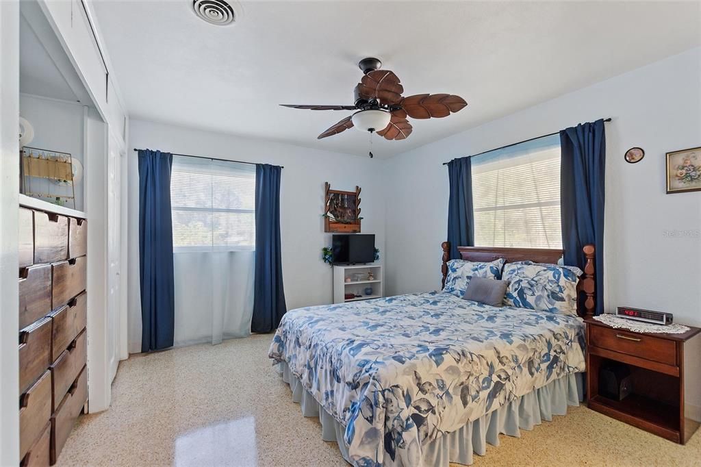 На продажу: $275,000 (2 спален, 2 ванн, 1749 Квадратных фут)