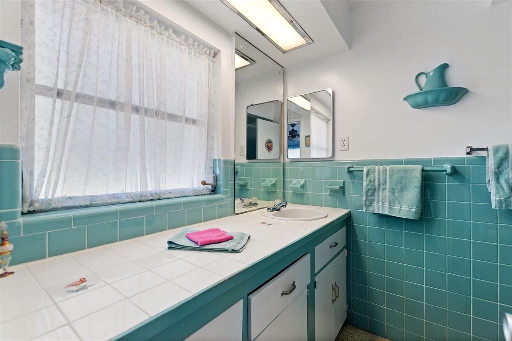 На продажу: $275,000 (2 спален, 2 ванн, 1749 Квадратных фут)