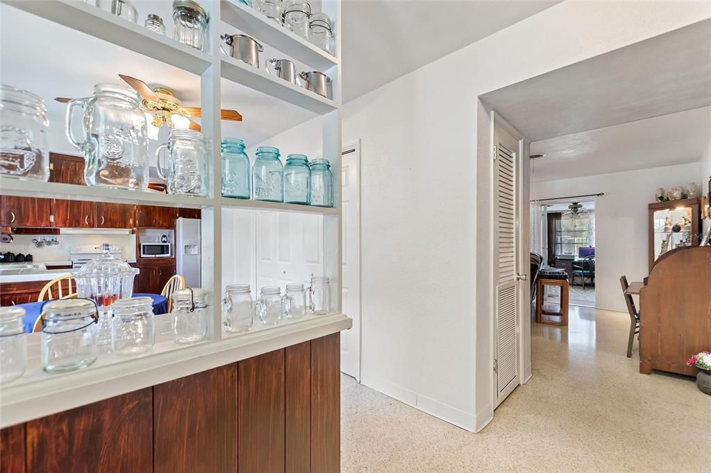 На продажу: $275,000 (2 спален, 2 ванн, 1749 Квадратных фут)