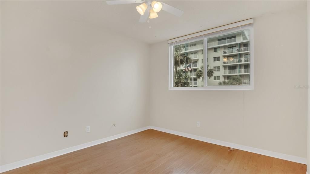 For Sale: $165,000 (1 beds, 1 baths, 600 Square Feet)