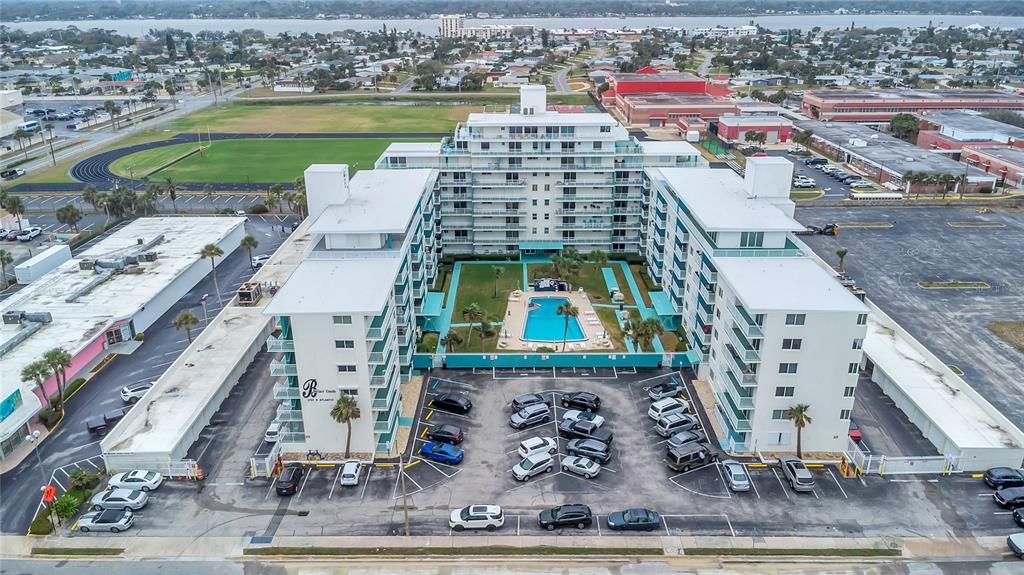 For Sale: $165,000 (1 beds, 1 baths, 600 Square Feet)