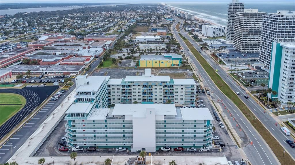 For Sale: $165,000 (1 beds, 1 baths, 600 Square Feet)