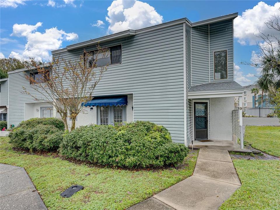 На продажу: $169,900 (2 спален, 1 ванн, 1352 Квадратных фут)