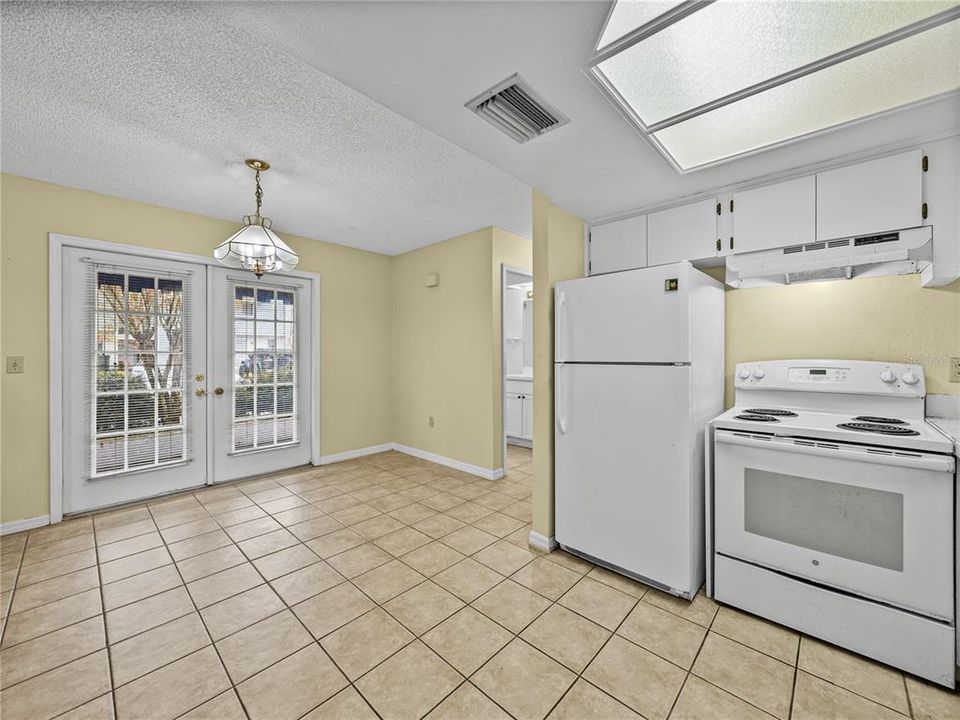 На продажу: $169,900 (2 спален, 1 ванн, 1352 Квадратных фут)