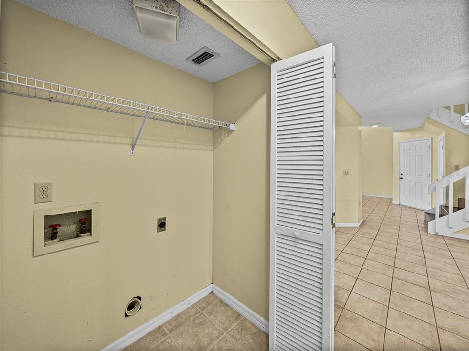 На продажу: $169,900 (2 спален, 1 ванн, 1352 Квадратных фут)