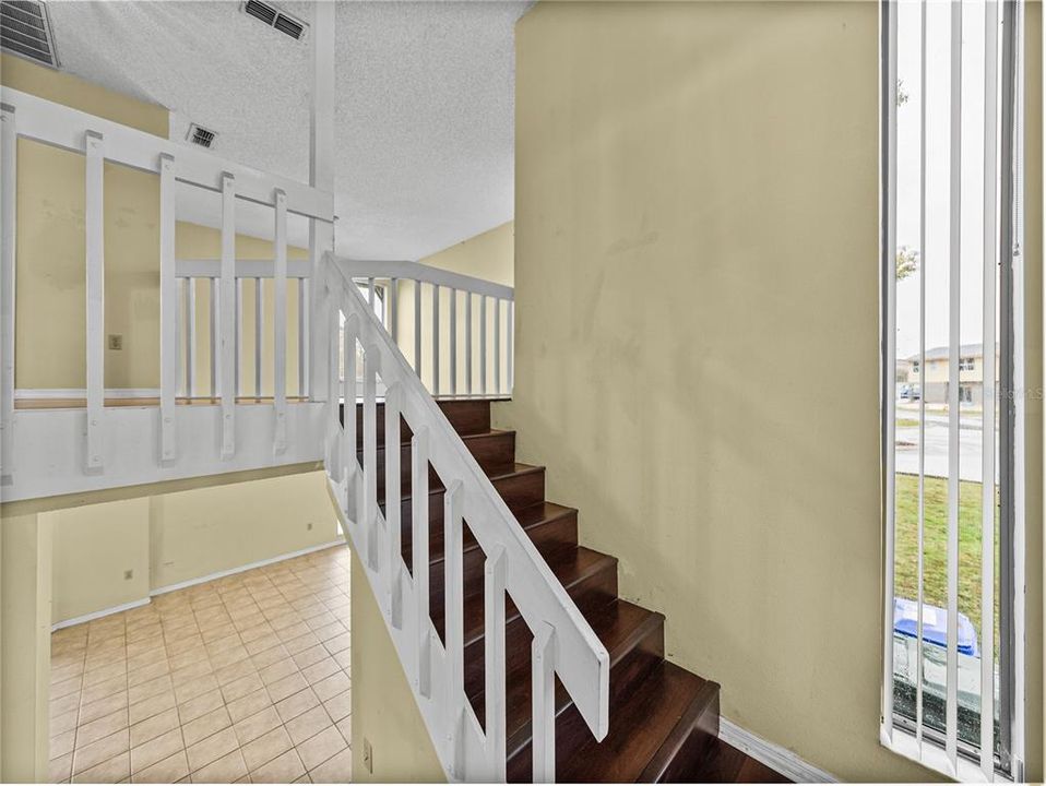 На продажу: $169,900 (2 спален, 1 ванн, 1352 Квадратных фут)