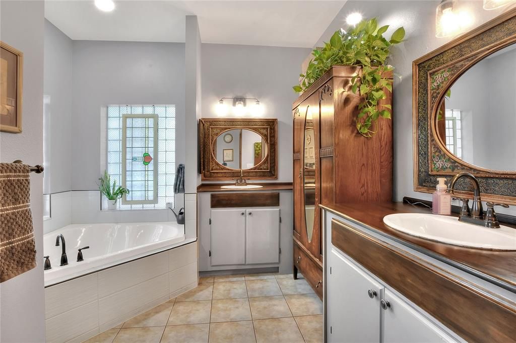 For Sale: $860,000 (4 beds, 3 baths, 3188 Square Feet)