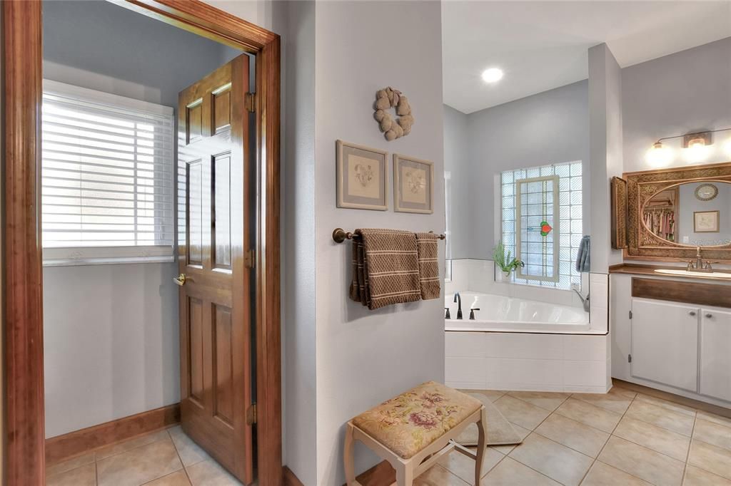 For Sale: $860,000 (4 beds, 3 baths, 3188 Square Feet)