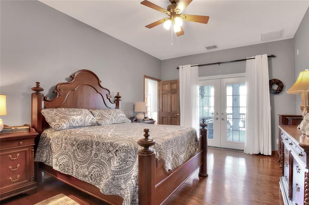 For Sale: $860,000 (4 beds, 3 baths, 3188 Square Feet)