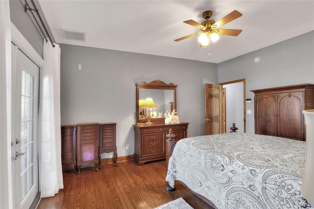 For Sale: $860,000 (4 beds, 3 baths, 3188 Square Feet)