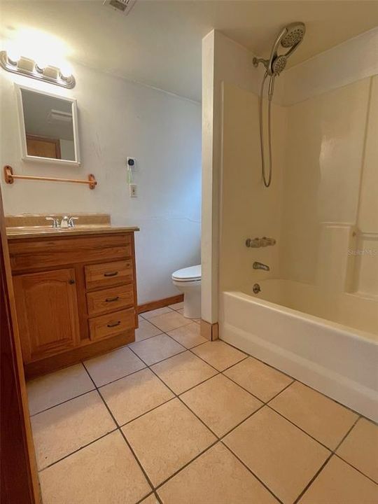 待售: $300,000 (3 贝兹, 2 浴室, 1701 平方英尺)